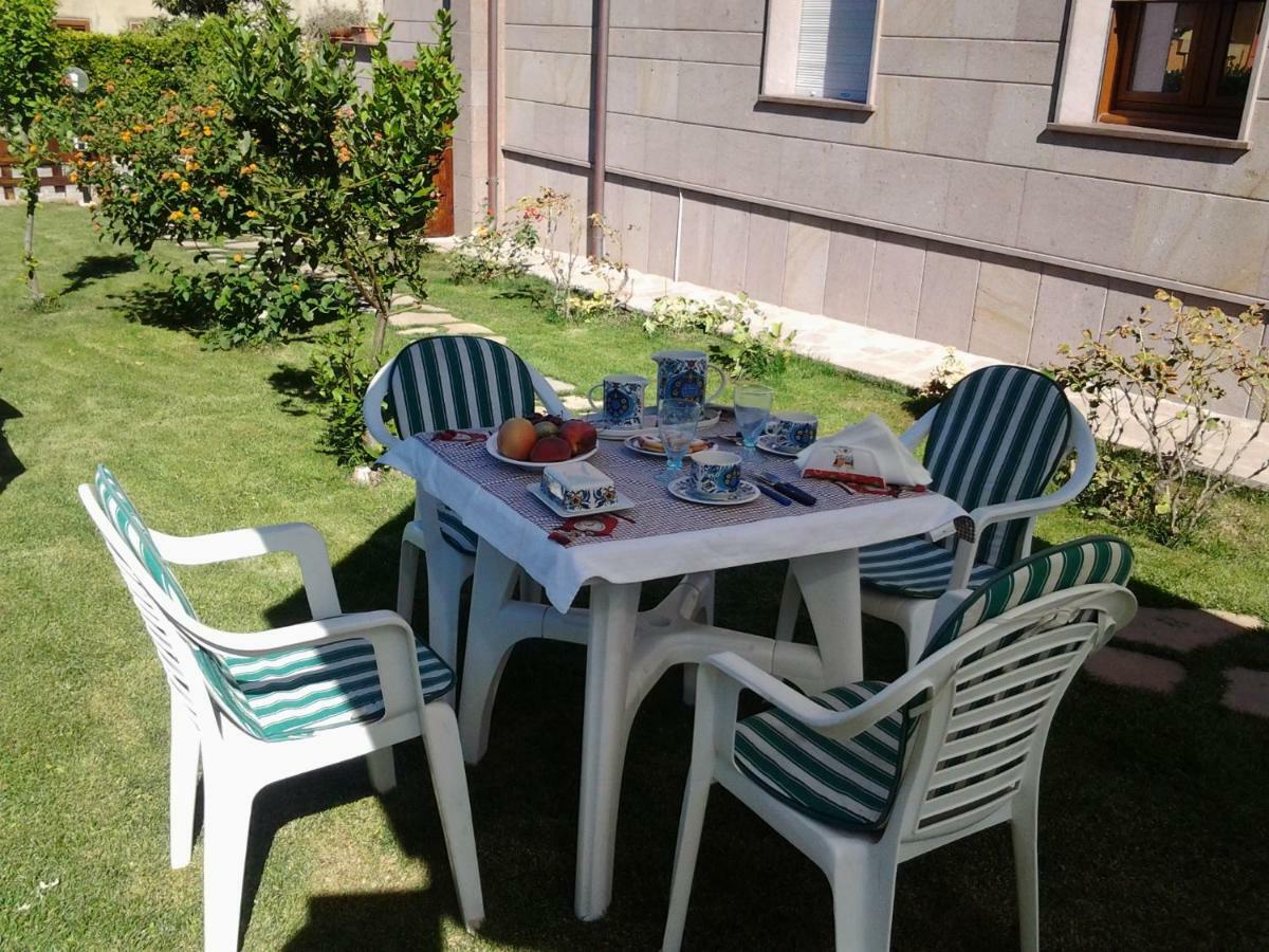 Bed and Breakfast Sa Mariposa Ittiri Exterior foto